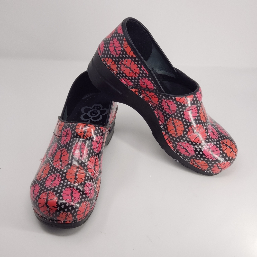 Sanita  lip clogs